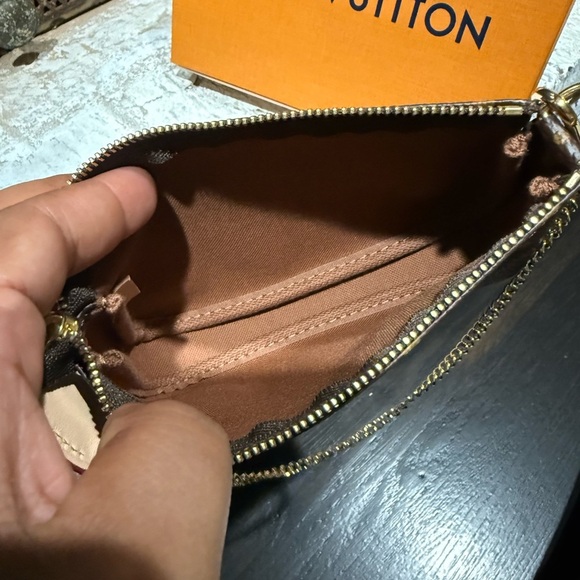 Louis Vuitton Mini Pochette Accesoires - Picture 7 of 8